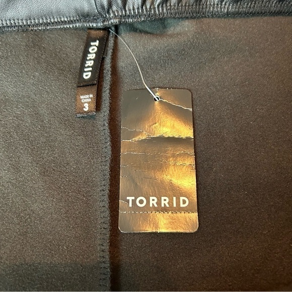 Torrid Full Length Signature Waist Black Faux Leather Legging Sz.3/3x/22-24 - Picture 9 of 11